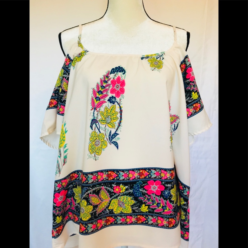 Cold shoulder top, Moon Collection, Los Angeles.